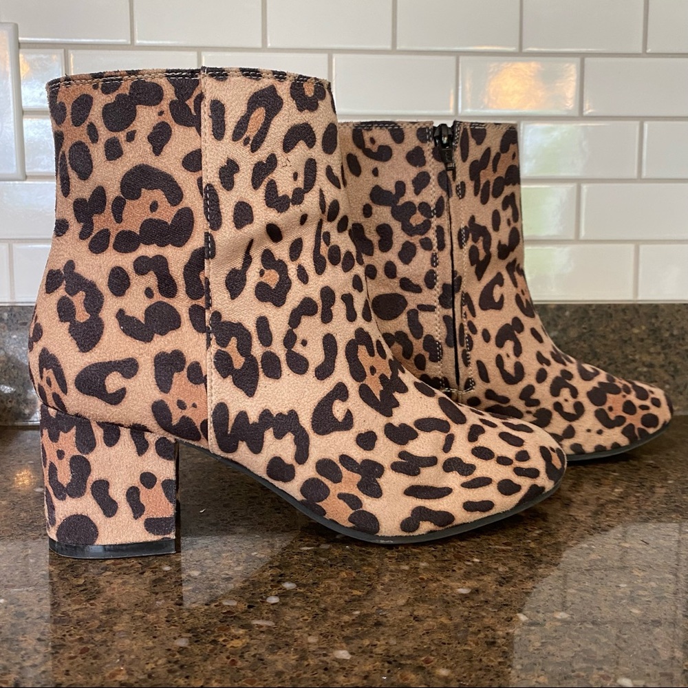 Time and Tru Women's Faux Suede Mid Boot